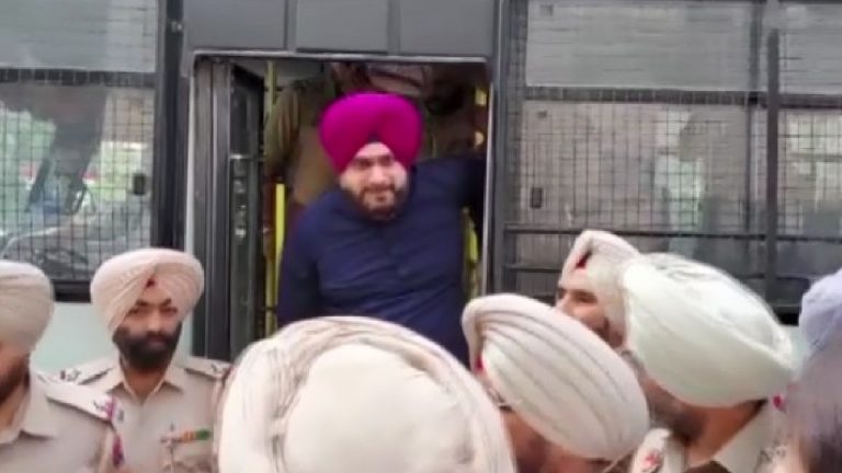 Navjot Singh Sidhu: कांग्रेस नेता सिद्धू की तबीयत बिगड़ी, चंडीगढ़ PGI में कराया गया भर्ती