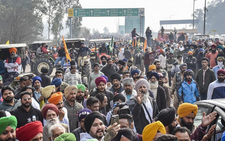 Kisan Andolan Live: शंभू बॉर्डर पर फिर बिगड़े हालात, सरकार ने की अगले दौरा की बातचीत की पेशकश