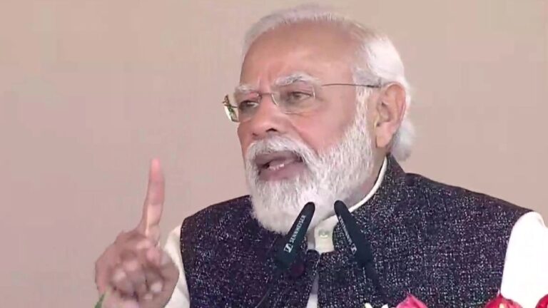 पीएम मोदी के खिलाफ आपत्तिजनक पोस्टर, पुलिस कार्रवाई पर भड़की AAP, जंतर-मंतर में प्रदर्शन करेंगे केजरीवाल