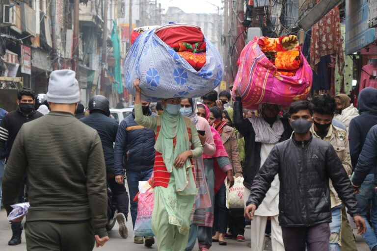 Coronavirus in India: फुल स्पीड में कोरोना, एक दिन में 3.37 लाख से ज्यादा संक्रमित, 488 लोगों की मौत