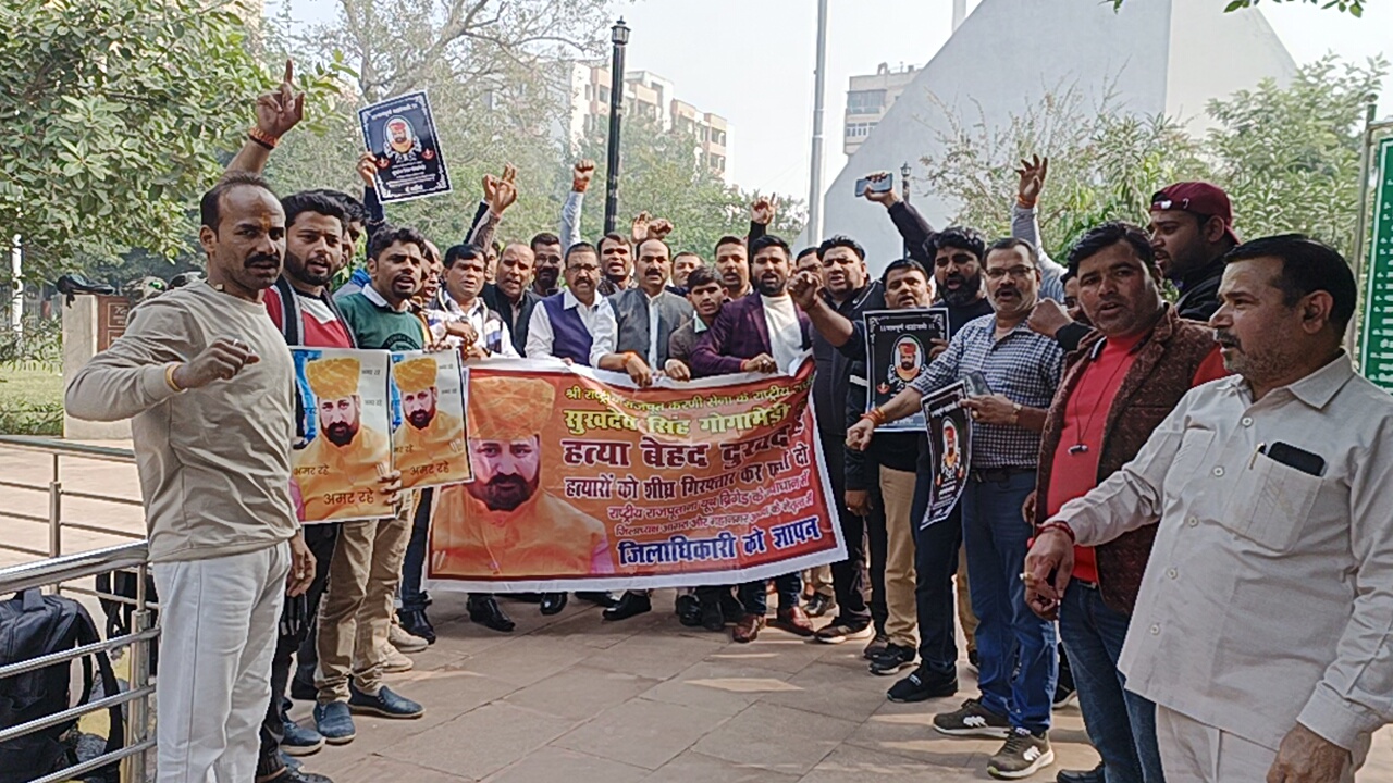 सुखदेव सिंह गोगामेड़ी की हत्या के विरोध में आगरा में प्रदर्शन, अशोक गहलोत-डीजीपी को गिरफ्तार करने की मांग