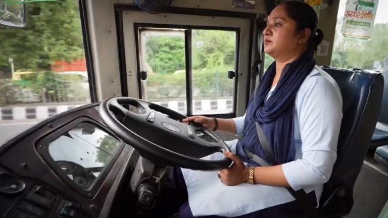 ड्राइवरों को सरकार ने दी बड़ी राहत, Driving License की वैधता बढ़ाई