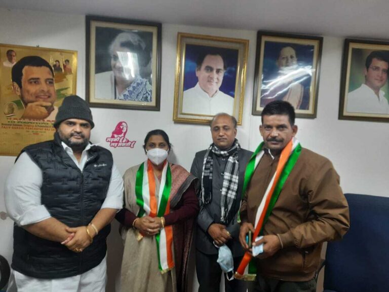 Bareilly: कांग्रेस ने भाजपा विधायक की पत्नी को दिया टिकट तो मचा बवाल, विरोध में उतरे पार्टी के कार्यकर्ता