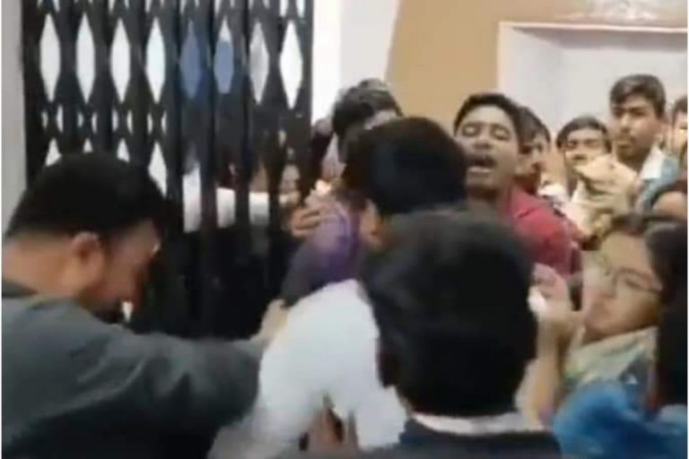 WB News : बर्दवान विवि में छात्रों व गार्डों के बीच झड़प से उत्तेजना