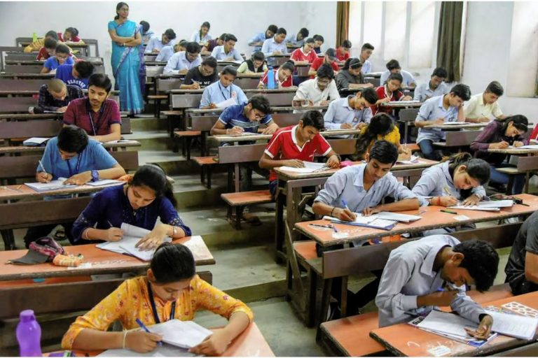 EXAM TIPS: परीक्षा के समय ऐसे रखें खुद का ख्याल, दिमाग को एक्टिव रखने के लिए करें इन टिप्स को फॉलो