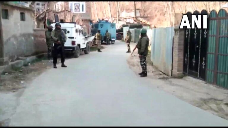 Jammu-Kashmir News: शोपियां मुठभेड़ में लश्कर के दो आतंकी ढेर, बैंक मैनेजर की हत्या में था शामिल