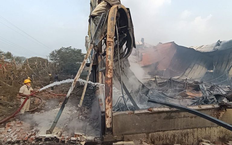 West Bengal: जामुड़िया में जादूडांगा के ड्रीम पॉलीपैक फैक्ट्री में भीषण आग से मची अफरा-तफरी