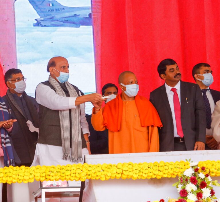 Lucknow News: अदब के शहर में बनेंगे ब्रह्मोस मिसाइल, CM योगी और रक्षामंत्री राजनाथ बोले- सुरक्षा भी, रोजगार भी