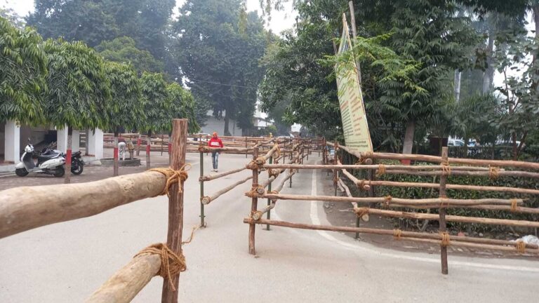 Bareilly News: नामांकन से पहले छावनी बना कलेक्ट्रेट, कोविड के चलते प्रत्याशियों के बना अलग रूम