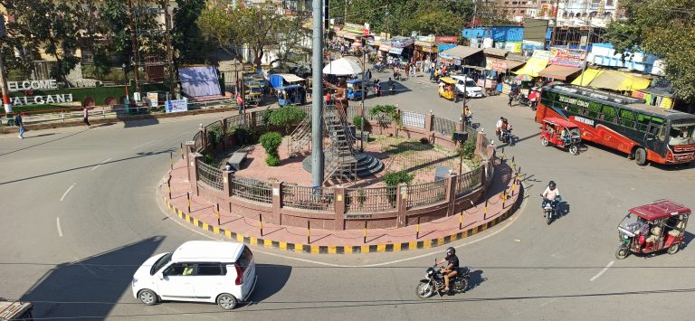 Gopalganj News : क्रिसमस के मौके पर चर्च में कैंडल जलाकर की खुशियों की कामना
