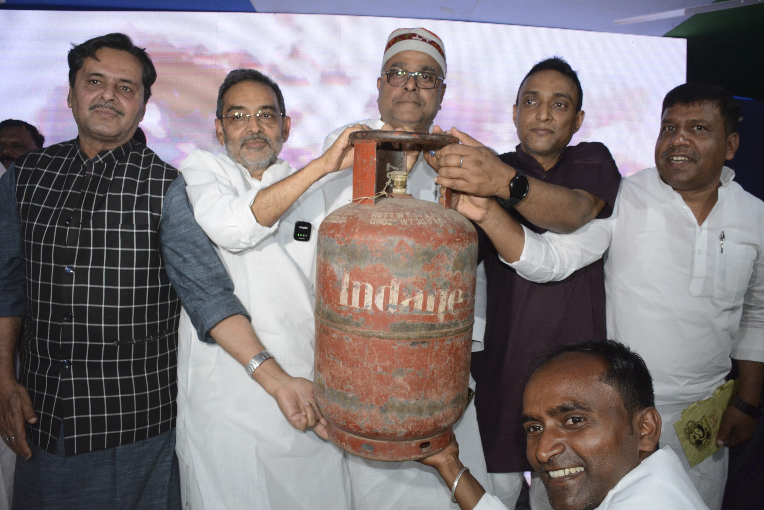 उपेंद्र कुशवाहा की पार्टी को चुनाव चिन्ह मिला गैस सिलेंडर
