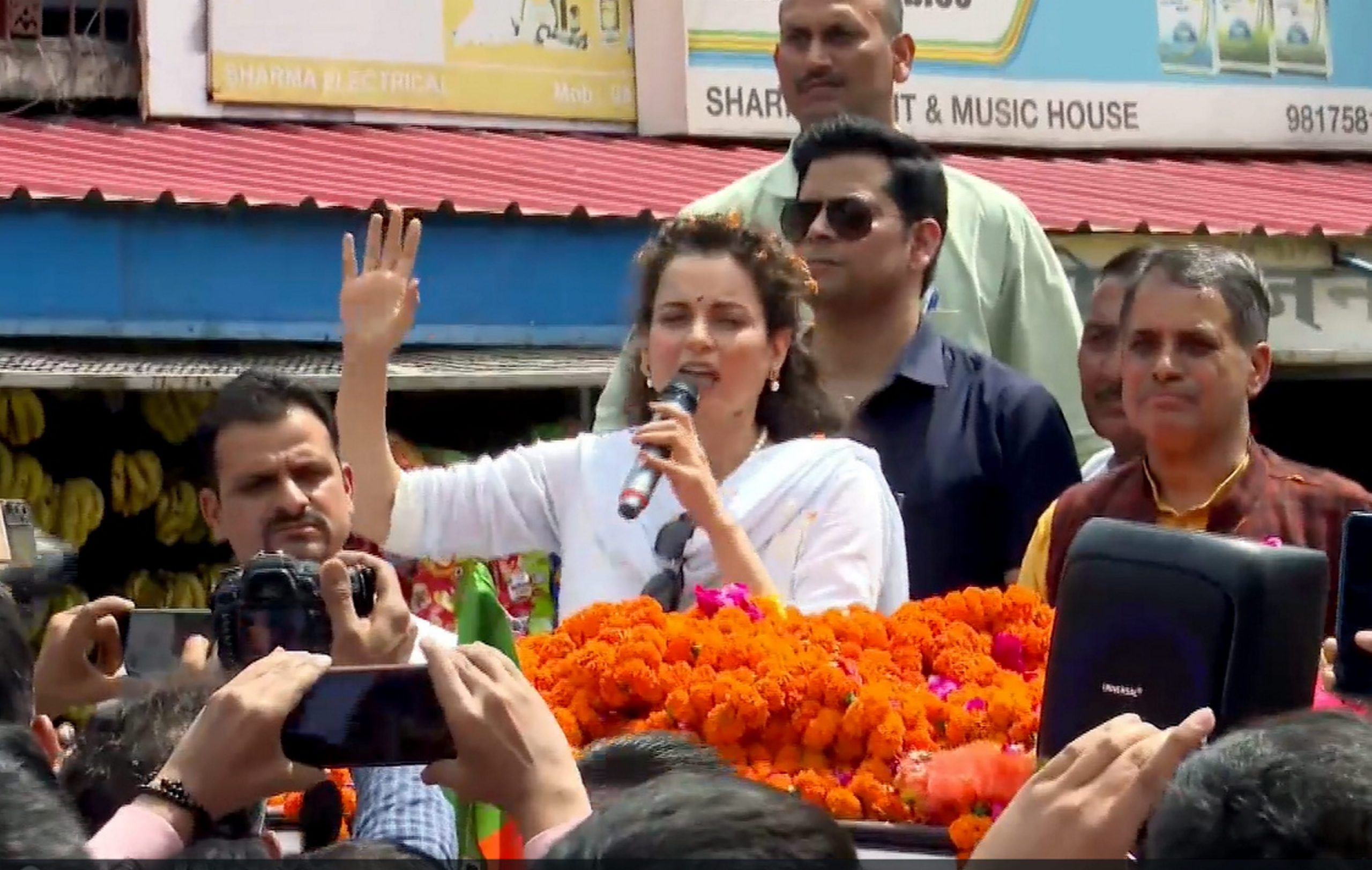 Kangana Ranaut campaigns