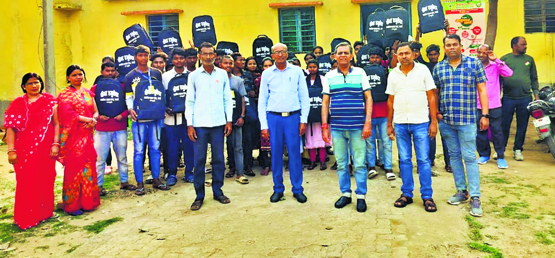 जमुई में थाना परिसर में जुटी ग्रामीणों की भीड़