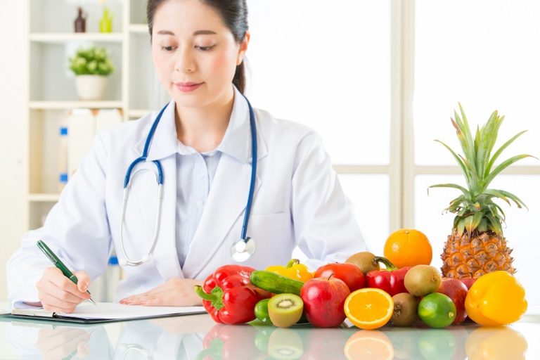Best Fruit for Bones: इन 6 फलों को खाने से हड्डियां होती हैं मजबूत, डायटीशियन से जानिए