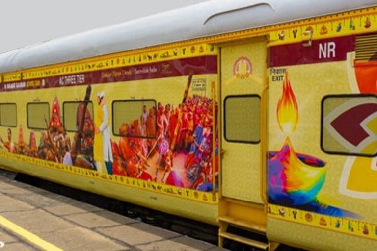 Bharat Gaurav Train Tour Package: भारत गौरव ट्रेन कराने जा रहा है अयोध्या, काशी समेत इन धार्मिक स्थलों के दर्शन, जानें किराया