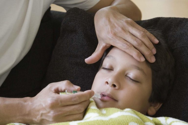 Viral Fever : दवा खाने के बावजूद भी नहीं ठीक हो रहा है वायरल बुखार, जानिए क्या है इसका इलाज
