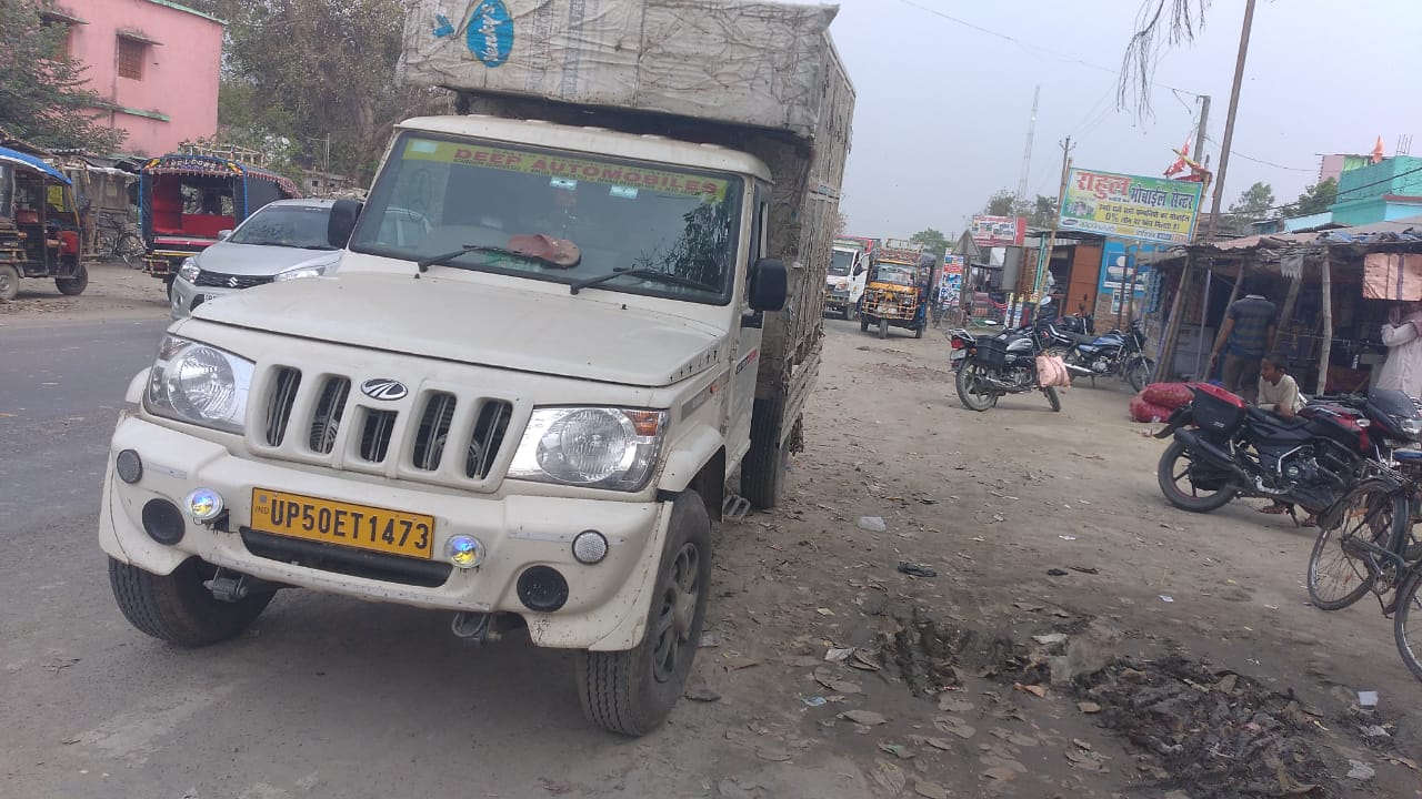 Bihar Crime : बगहा में दिनदहाड़े पिकअप पर गोलीबारी