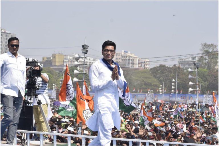 Abhishek Banerjee : अभिषेक बनर्जी का जनता से सवाल, बंगाल को किसकी गारंटी चाहिए दीदी या मोदी