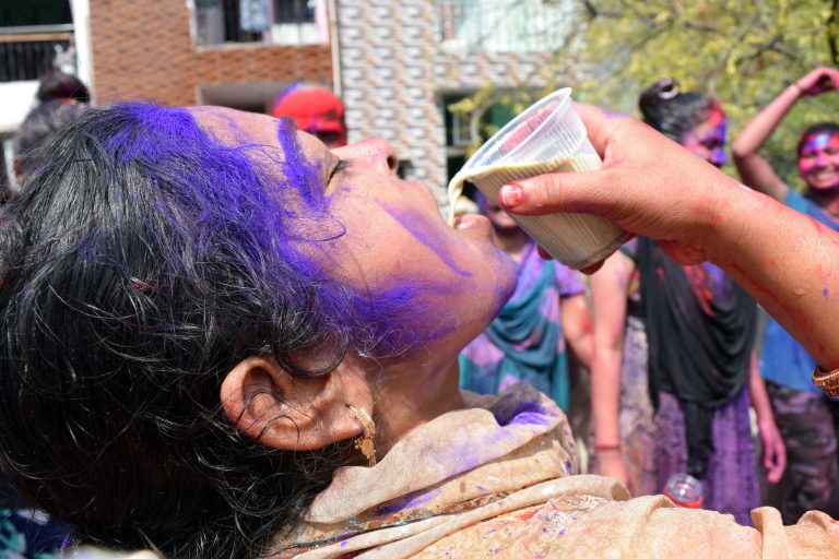 बिहार में भांग के बिना यहां नहीं चढ़ता है होली का खुमार, जानें दोनों के रिश्ते की दिलचस्प कहानी
