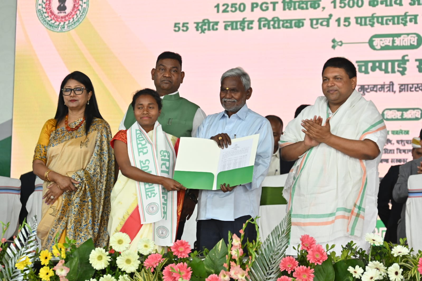 champai soren distributes recruitment letter in ranchi