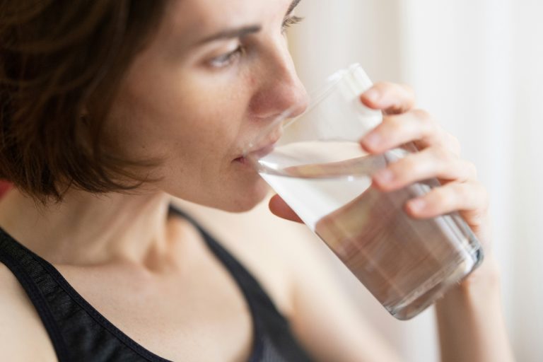 Health Tips : स्वस्थ शरीर के लिए पानी जरूरी है, जानिए कब-कब पानी पीना फायदेमंद
