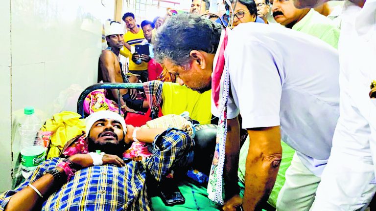 बर्दवान उत्तर में पार्टी का झंडा लगाते तृणमूलकर्मी पर हमला, आरोप का भाजपा ने किया खंडन