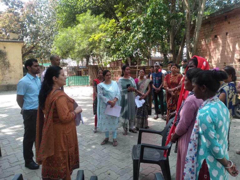 बूथों पर वोटरों को न्यूनतम सुविधाएं मिलें : नेहा अरोड़ा