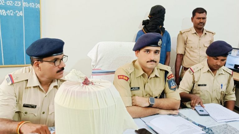 13.7 किलो अफीम के साथ एक तस्कर गिरफ्तार