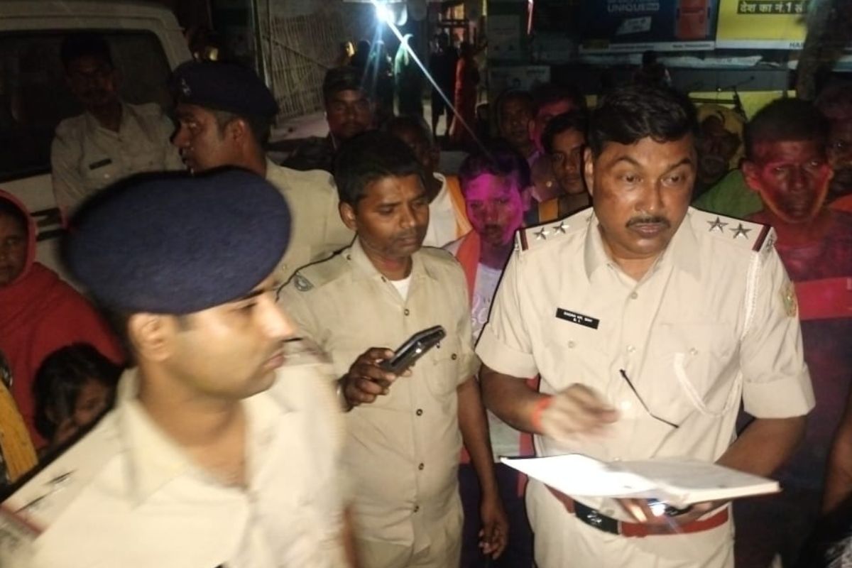 हत्या के बाद मामले की जांच में जुटी पुलिस