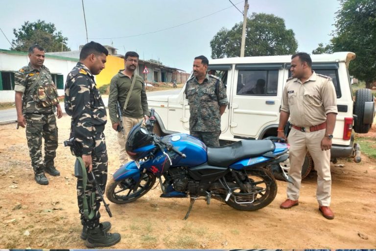 रांची के बुढ़मू जंगल से नक्सली दिलेश्वर गंझू गिरफ्तार, बाइक बरामद, टीएसपीसी का सदस्य ऐसे चढ़ा पुलिस के हत्थे