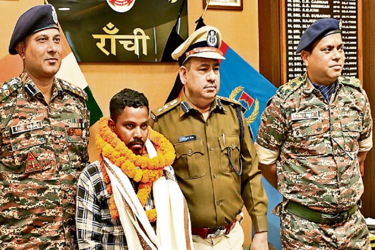 1 लाख रुपये का इनामी उग्रवादी संतोष गंझू ने किया सरेंडर, ऐसे जुड़े थे टीएसपीसी संगठन से