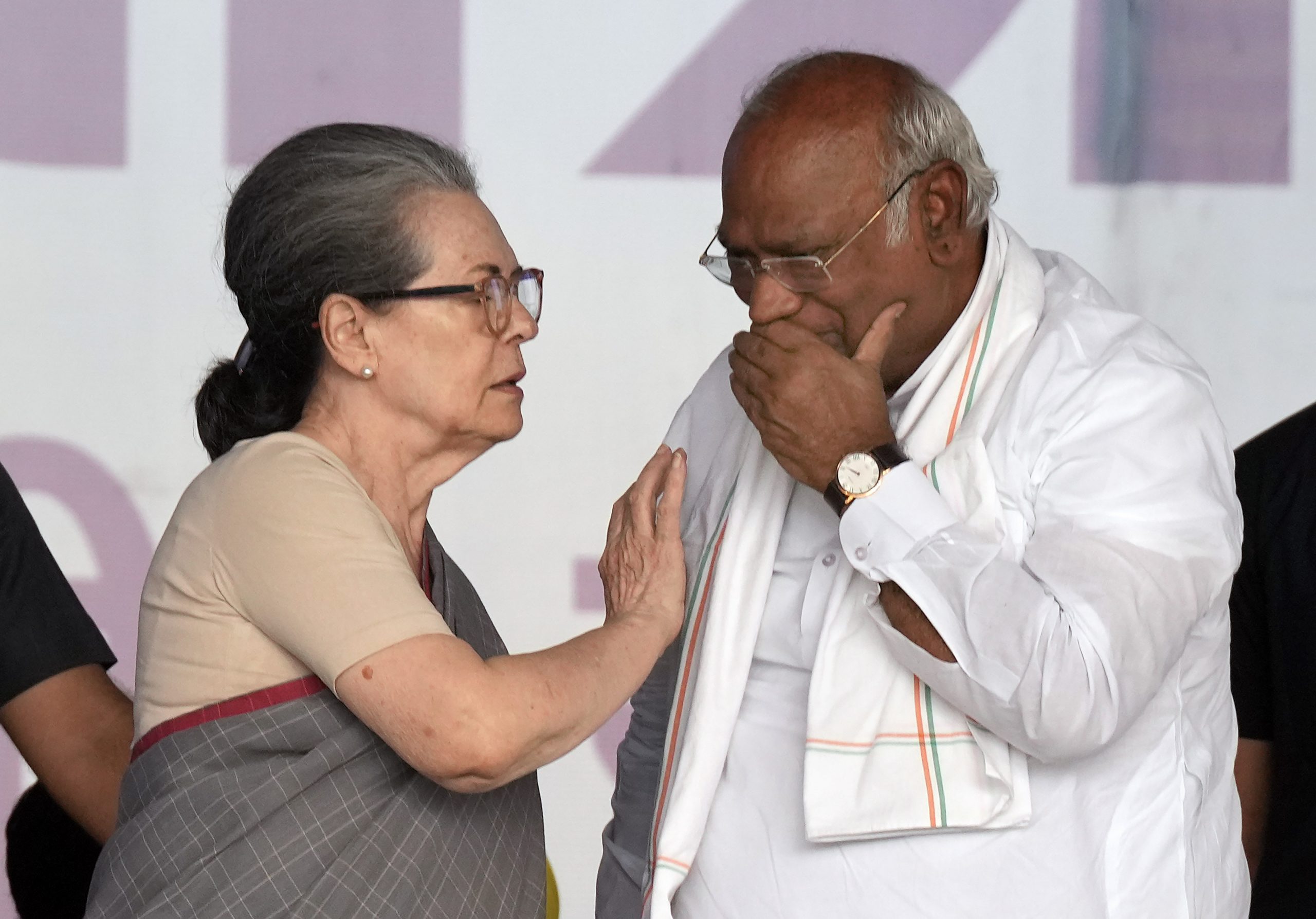 Mallikarjun Kharge with Sonia Gandhi