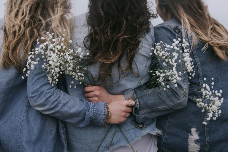Women’s Day 2024: इस वीमेंस डे को अपने लाइफ की लेडीज के लिए बनाएं खास, गिफ्ट में दें ये आइटम्स