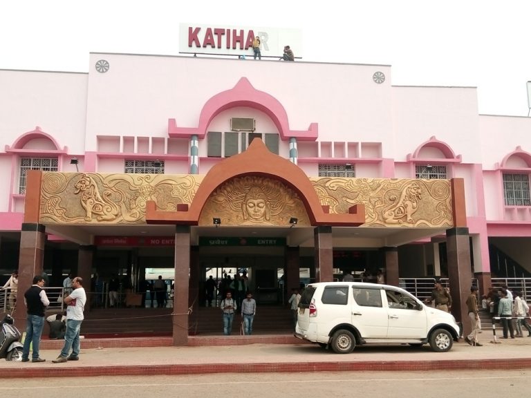 मूसलाधार बारिश के बाद इलाकों में धान की रोपनी परवान पर