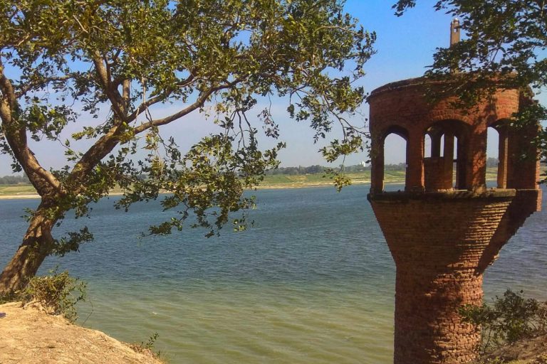 Buxar News: विवाहिता ने बंद कमरे में फांसी लगाकर की आत्महत्या, कोहराम