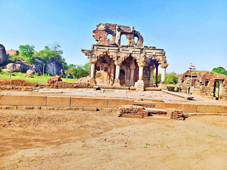 गुमला के नवरत्नगढ़ में खुदाई में मिला 355 साल पुराना शिव मंदिर