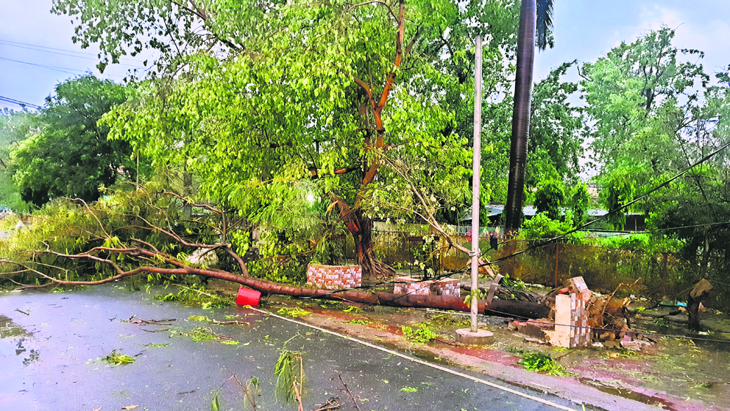 आंधी-बारिश