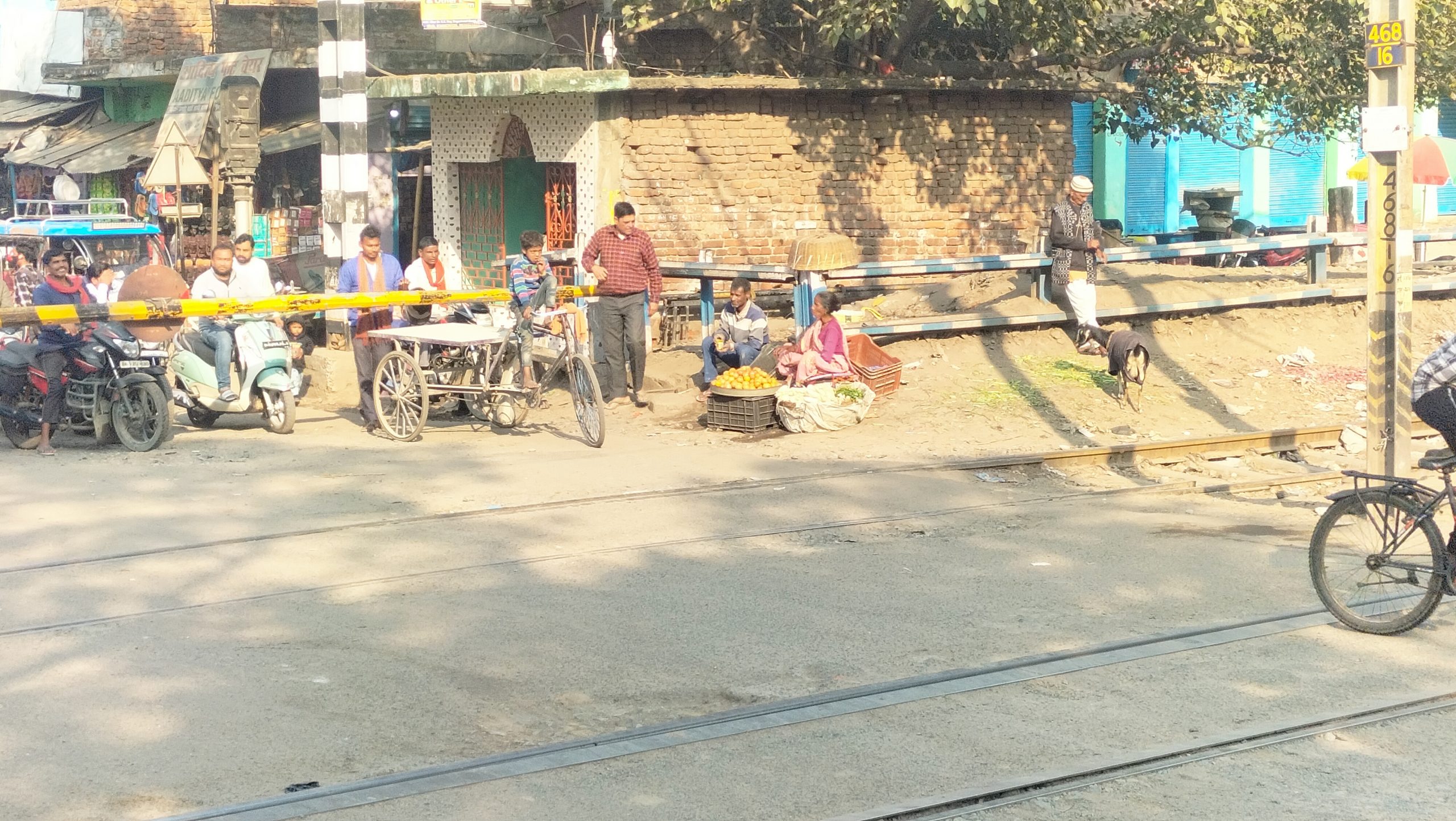 गया-धनबाद रेलखंड पर रेलवे फाटक