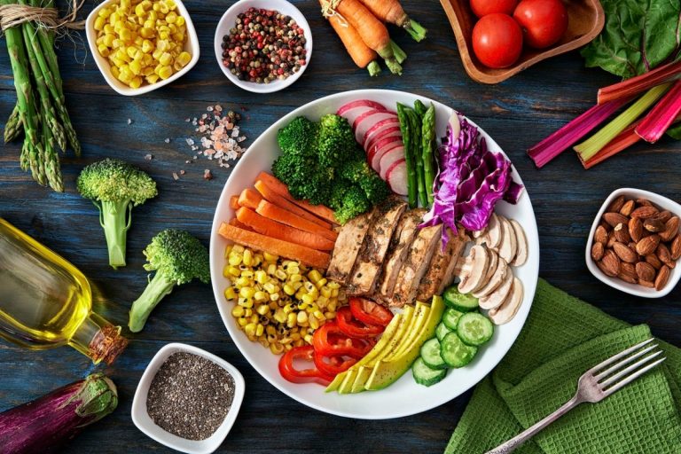 Top 5 Anti-ageing Foods: बढ़ती उम्र को रोक सकते हैं ये 5 एंटी-एजिंग फूड्स, यहां जानिए