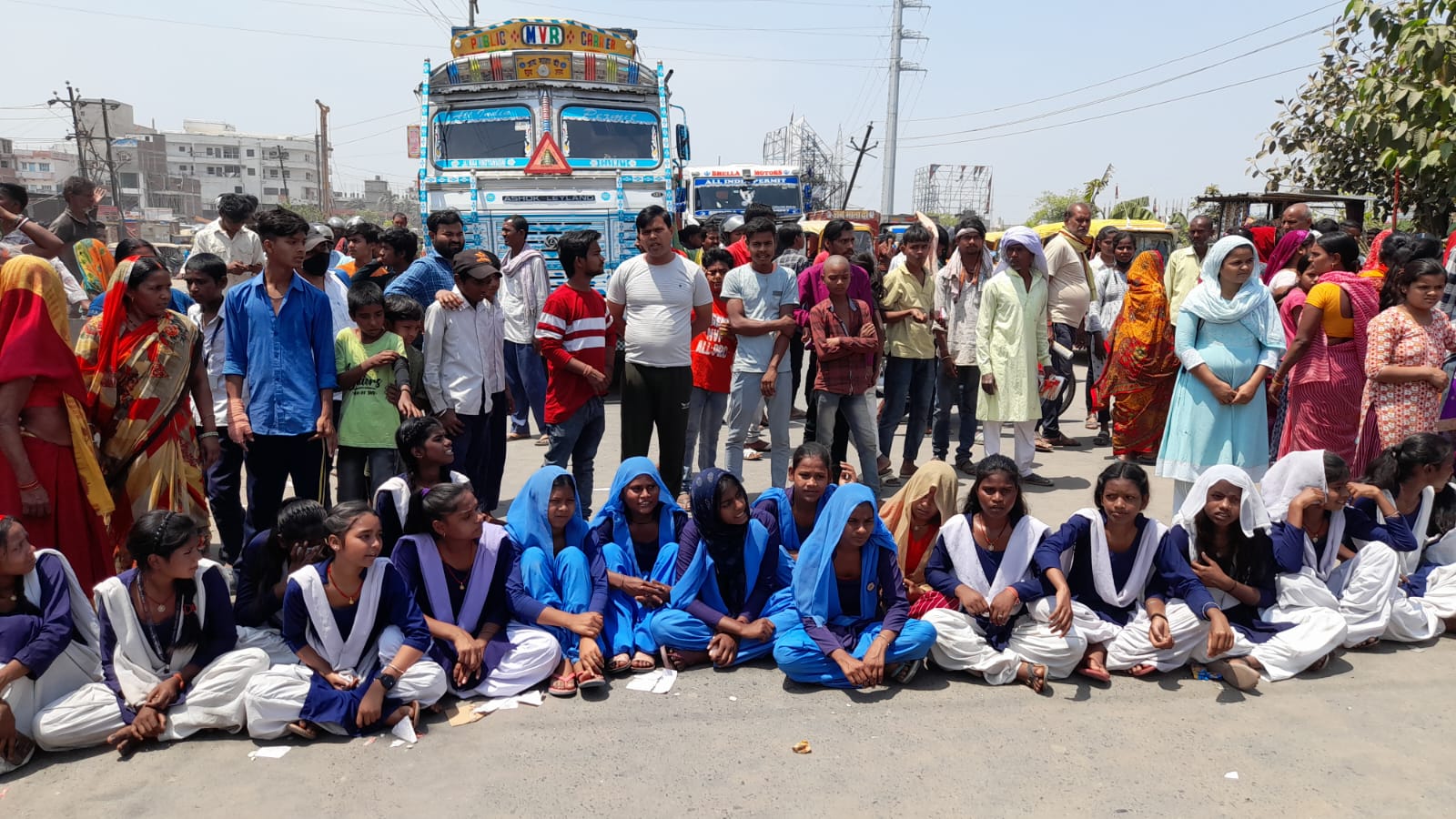 bihar news: प्रदर्शन कर रहे छात्र व अभिभावक