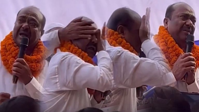 टिकट कटा तो मंच पर फूट-फूटकर रोए RJD के पूर्व सांसद, लालू-तेजस्वी पर भी निकाली भड़ास