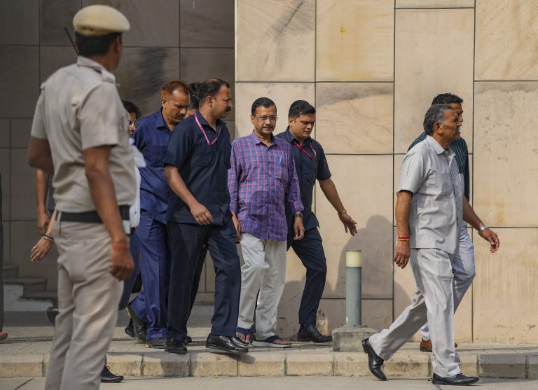 Arvind Kejriwal ने तिहाड़ जेल प्रशासन के बयान को बताया झूठ, कहा- दिन में 3 बार बढ़ रहा शुगर लेवल