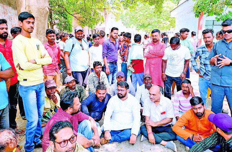 15 लाख रुपये की अनुग्रह राशि के साथ आश्रित को मिलेगी नौकरी