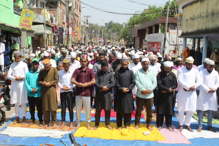 अकीदत के साथ अदा की गयी अलविदा जुमे की नमाज