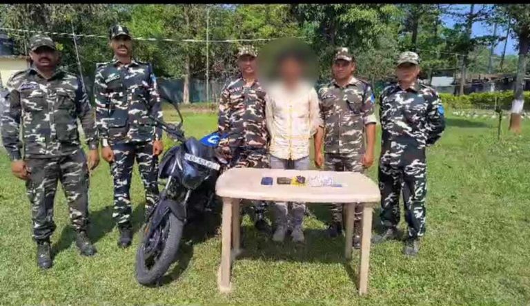 ब्राउन शुगर व बाइक के साथ तस्कर गिरफ्तार