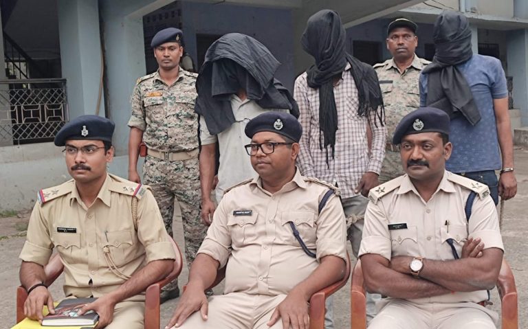 अवैध शराब मिनी फैक्ट्री कांड के तीन अभियुक्त गिरफ्तार