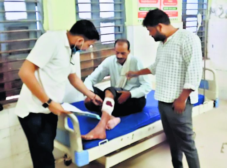 दो पक्षों में विवाद के बाद फायरिंग, टेंपो चालक को लगी गोली