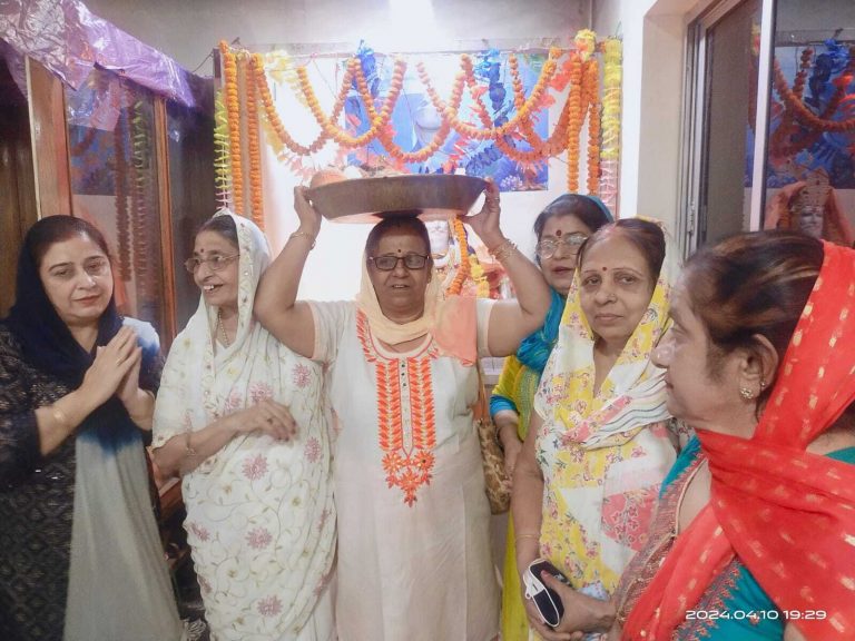 चेटीचंड : सिंधी समाज ने अपने-अपने घरों के आगे पांच-पांच दीप जलाये