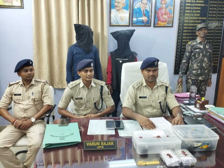 खूंटी से पीएलएफआइ के 2 सदस्य गिरफ्तार, एरिया कमांडर लंबू उर्फ राडूंग बोदरा के लिए करते थे काम