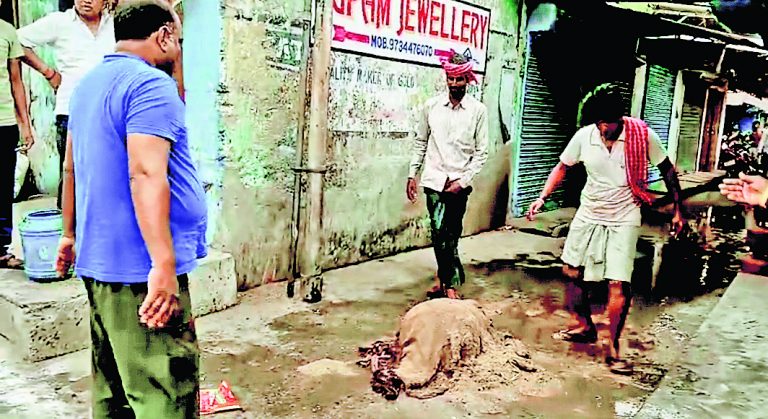 बर्नपुर मार्केट में आग से मची अफरा-तफरी, लीकेज से सिलिंडर सुलगा